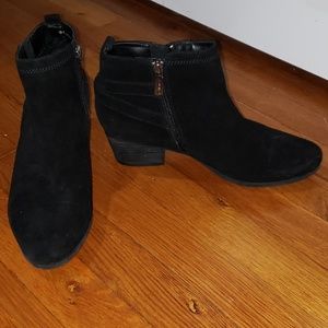 Worn once black booties